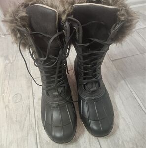 Women’s Magellan Weather Proof Boots SZ 7